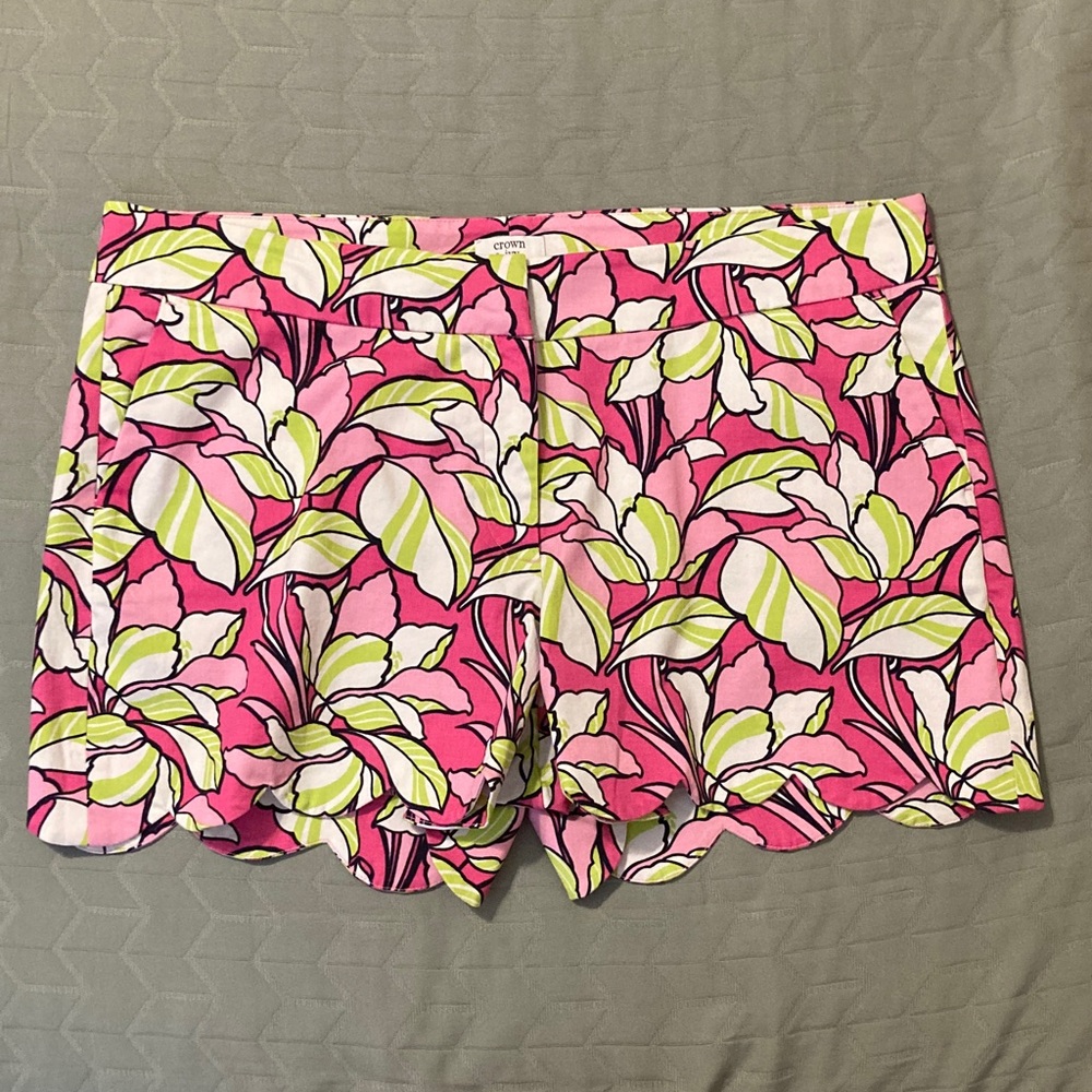 crown & ivy Floral Scallop-Hem Shorts vibrant pink green cotton